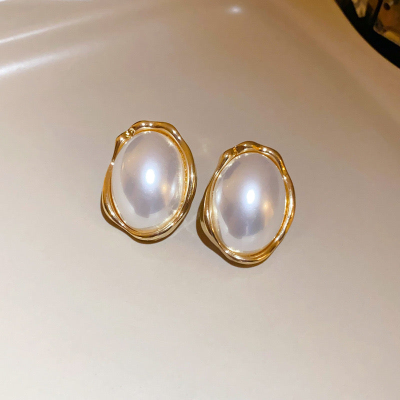 Celebrity Statement Pearl Earings