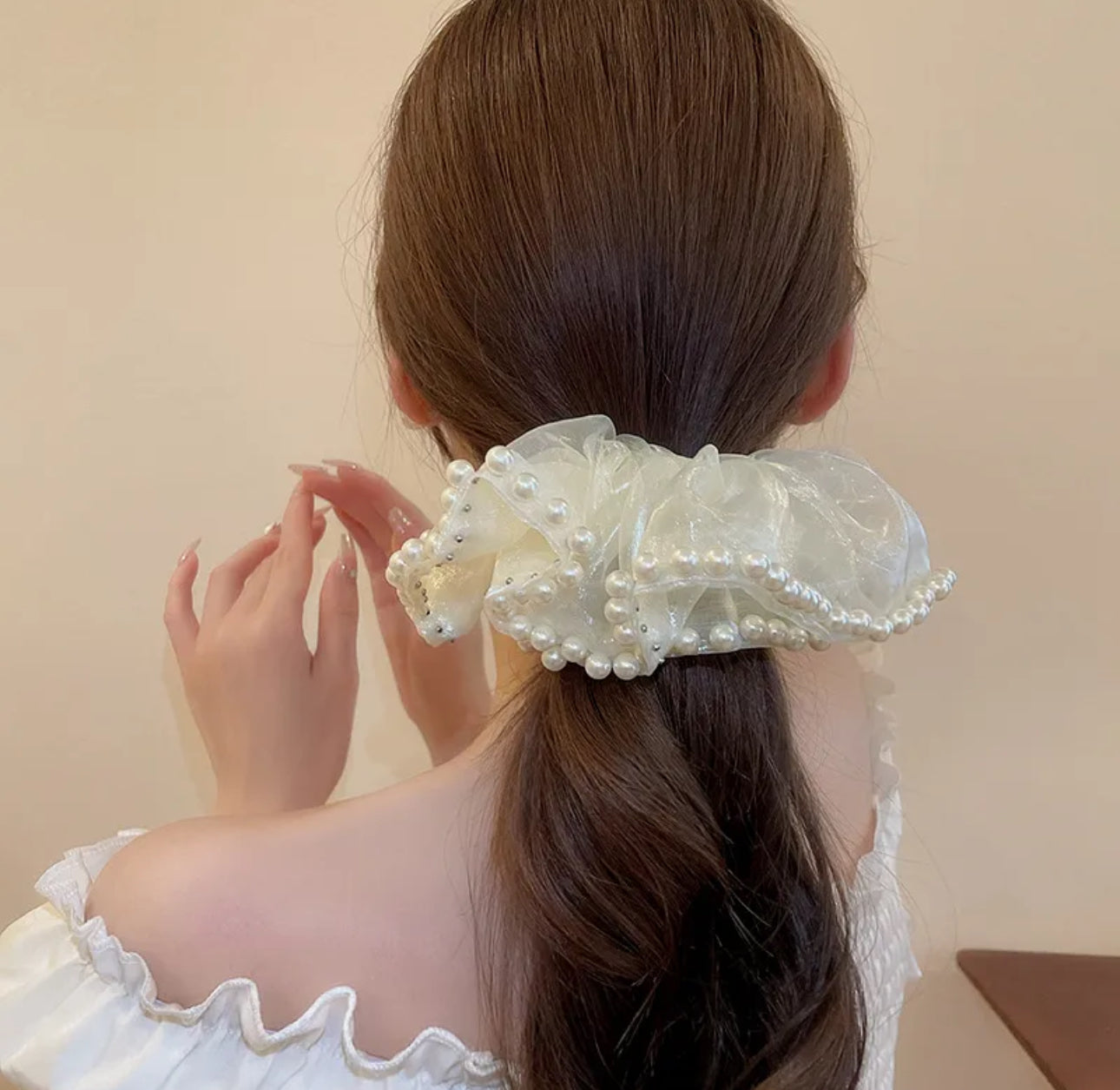 Creame Pearl Hair Tie