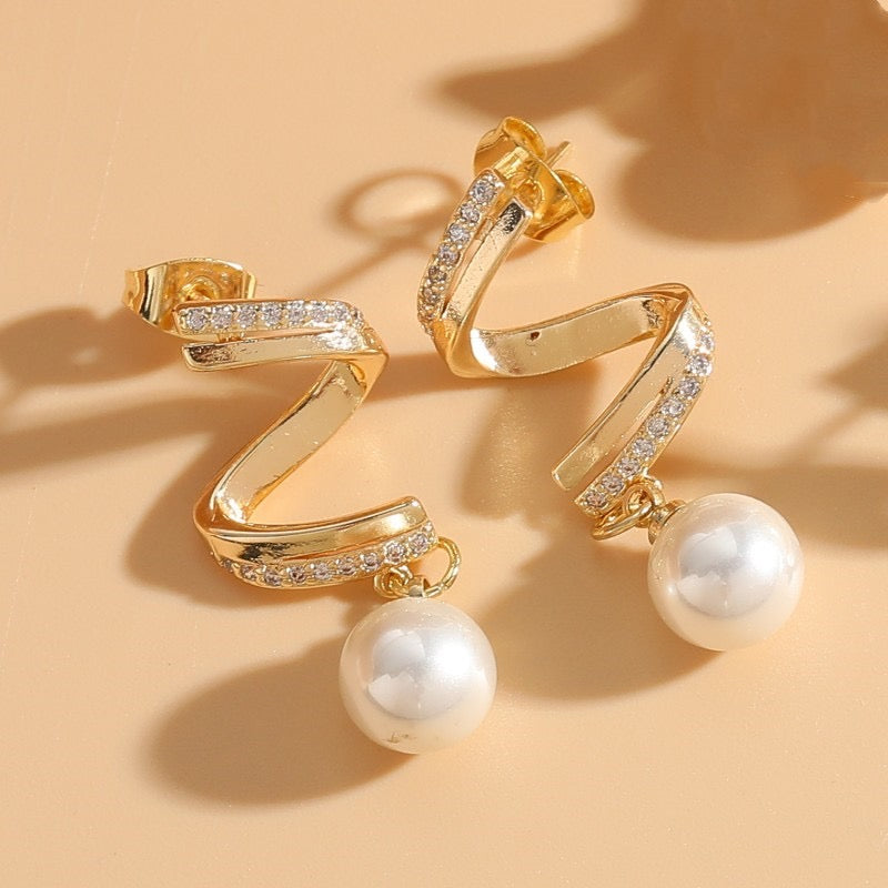 Golden Twist Pearl Drop Earings