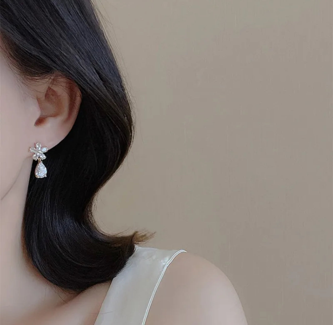 Elegant K- DRAMA Diamond Flower