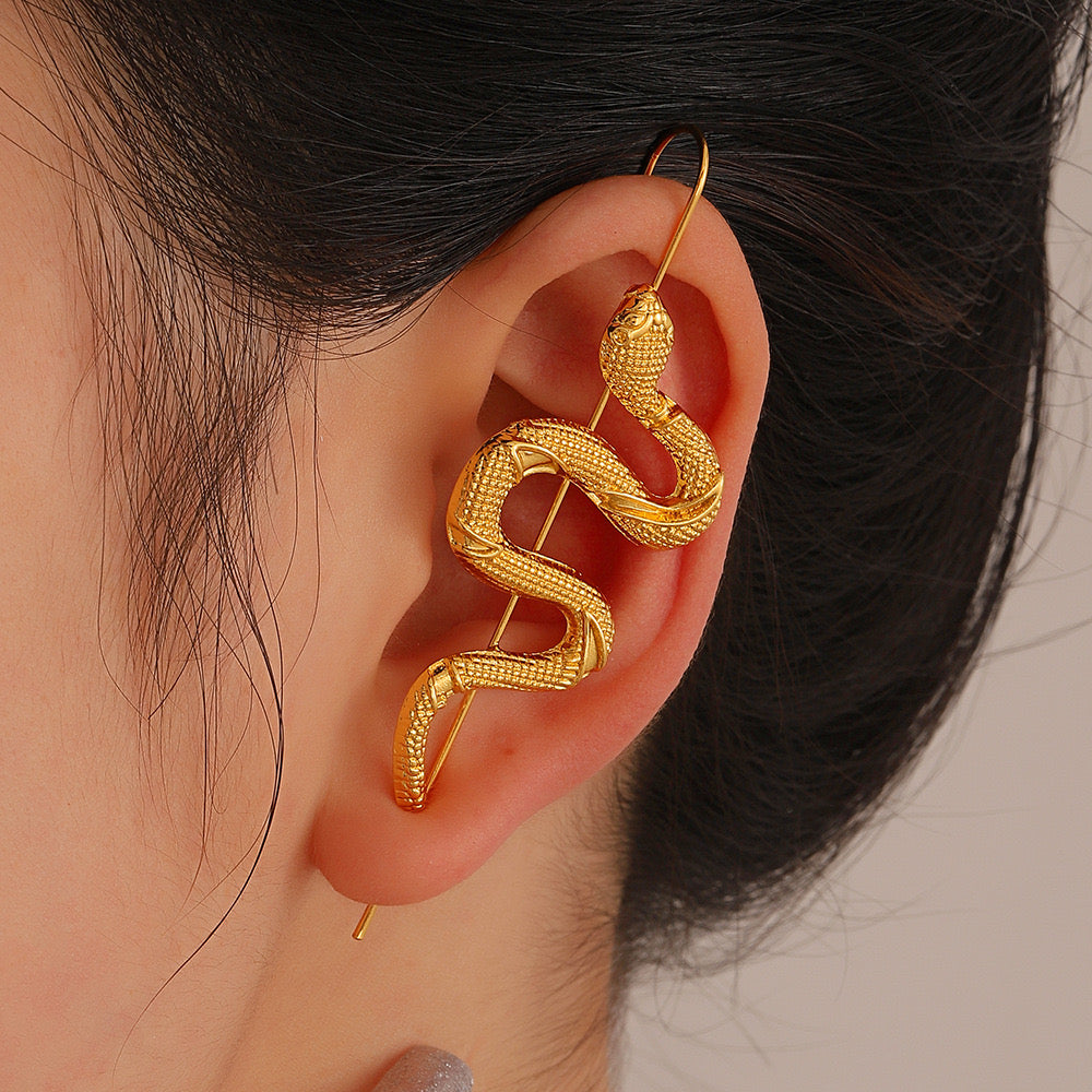 Golden Serpentine Ear Cuff