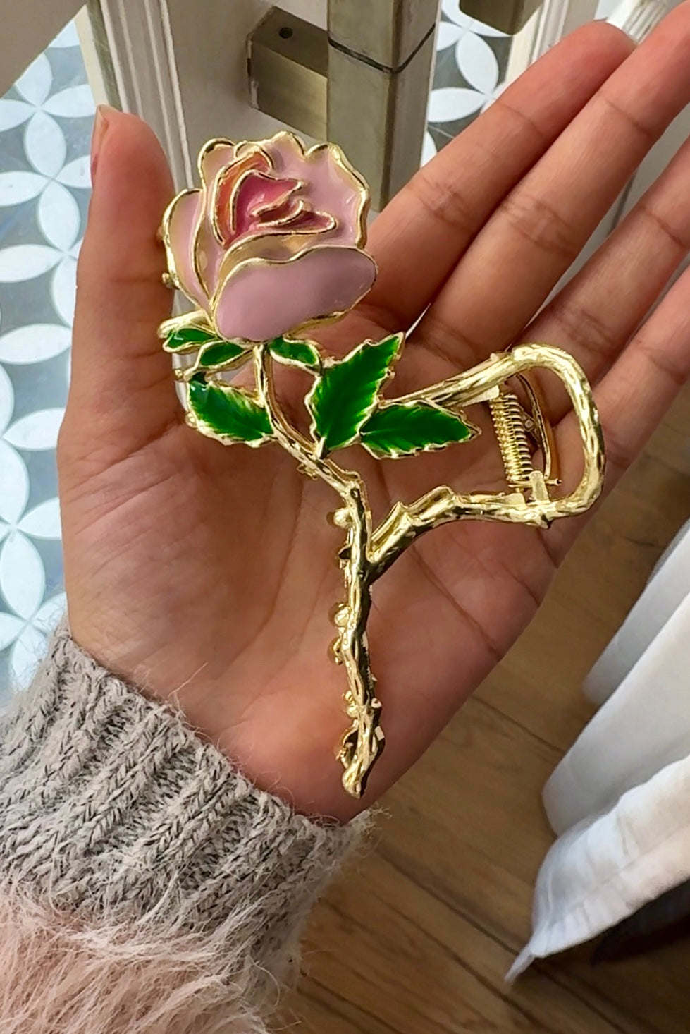 Vintage Rose Hair Claw – A Touch of Romantic Elegance