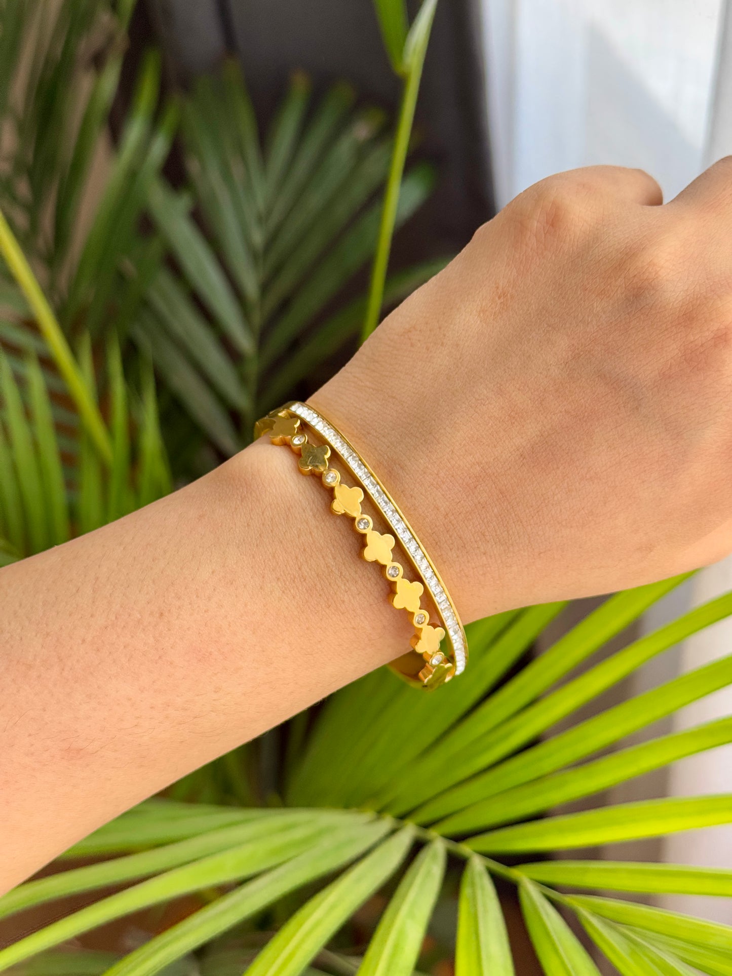 Elegant Gold-Plated Clover Bangle