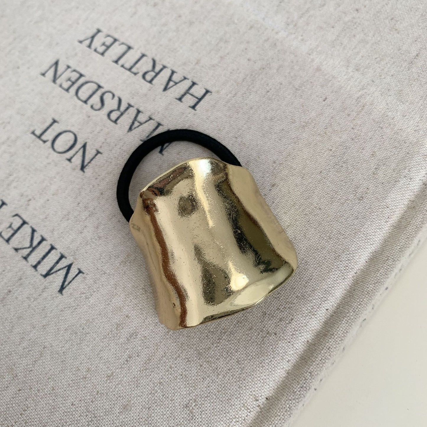 Luxe Hold Thick Hair Cuff ✨