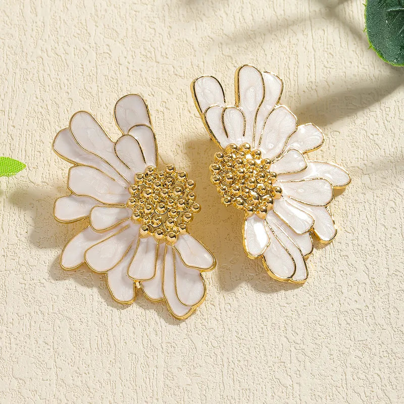 Elegant Daisy Flower Statement Earrings
