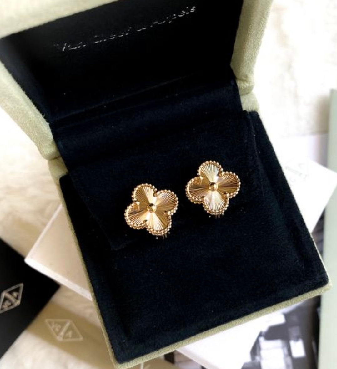 Gold 4 Leaf Necklace with Earrings Set