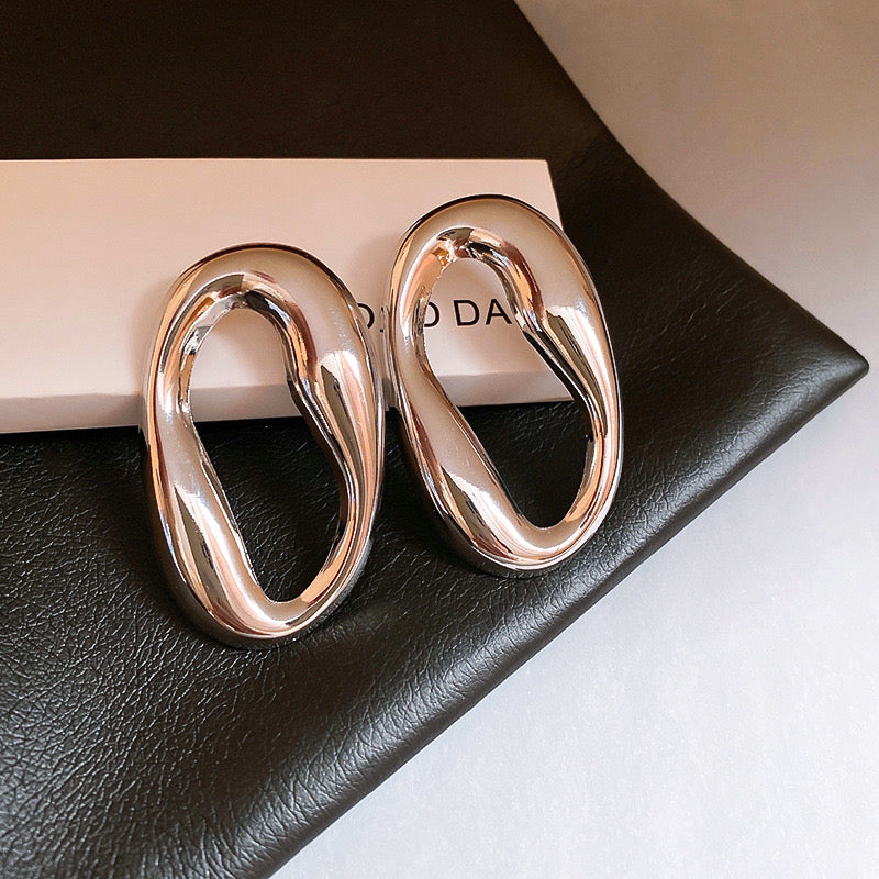 Liquid Luxe Oval Hoops