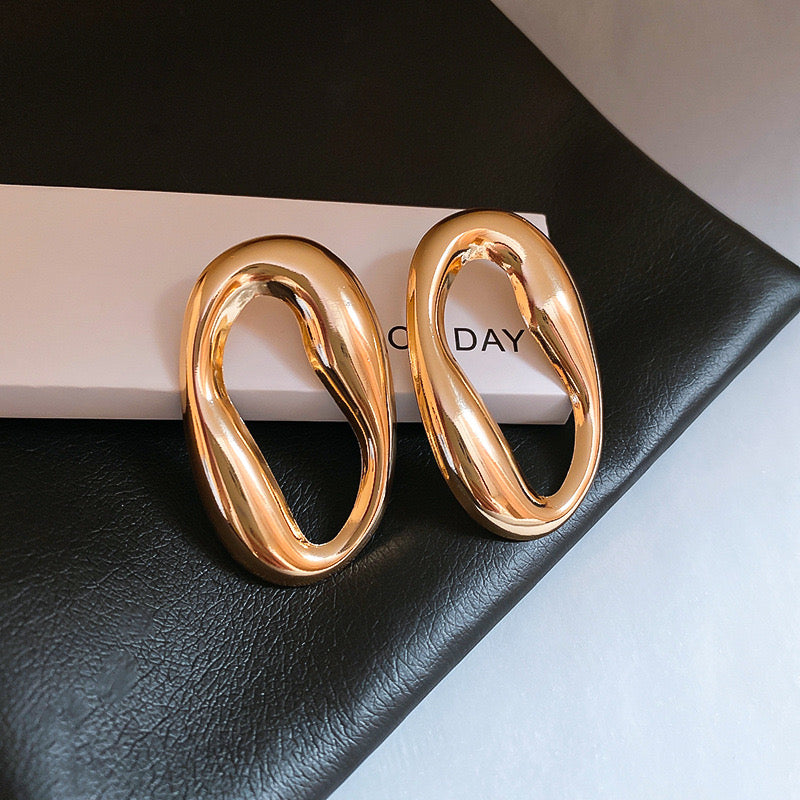 Liquid Luxe Oval Hoops