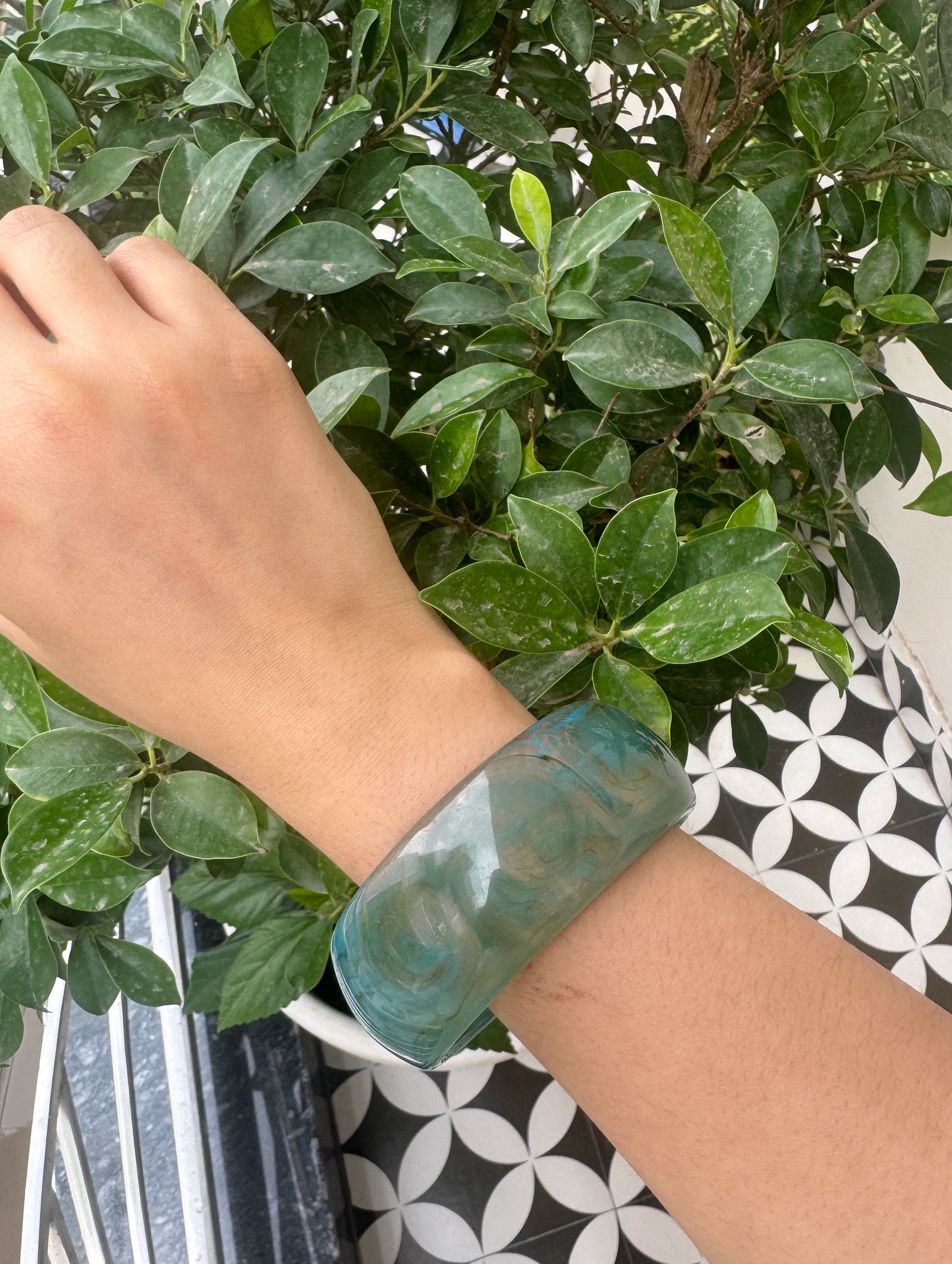 Ocean Mist Resin Bangle – A Statement of Calm