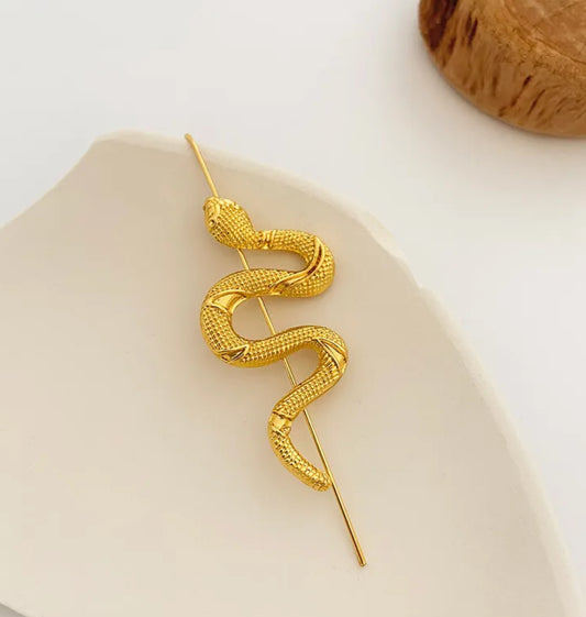 Golden Serpentine Ear Cuff