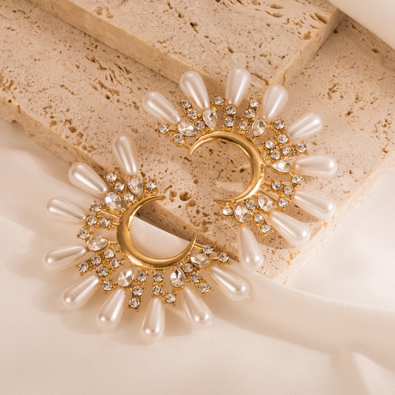 Celestial Luxe Pearl Earrings – A Radiant Statement of Elegance