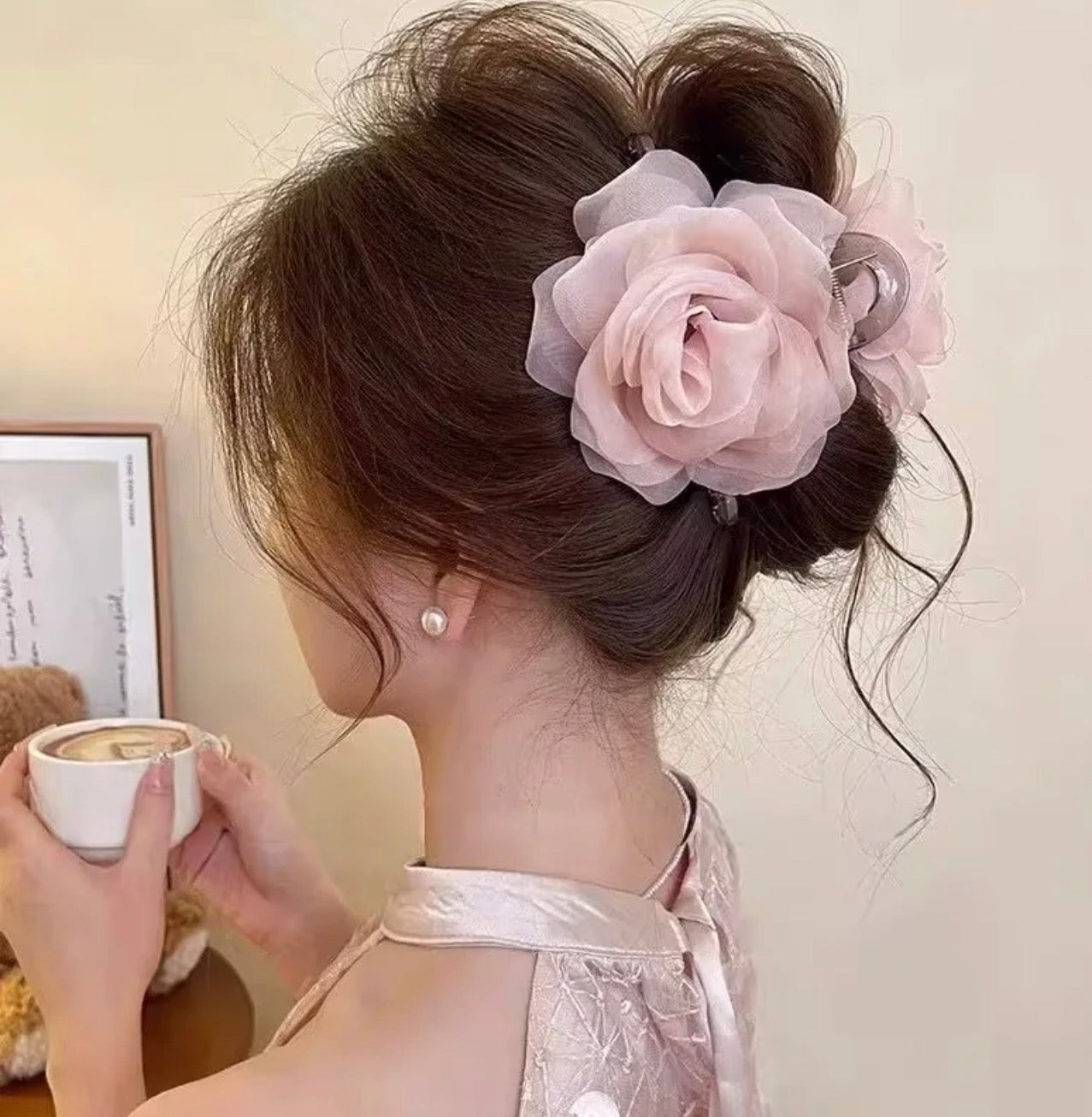 Soft Bloom Claw Clip 🎀