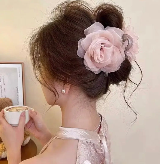 Soft Bloom Claw Clip 🎀