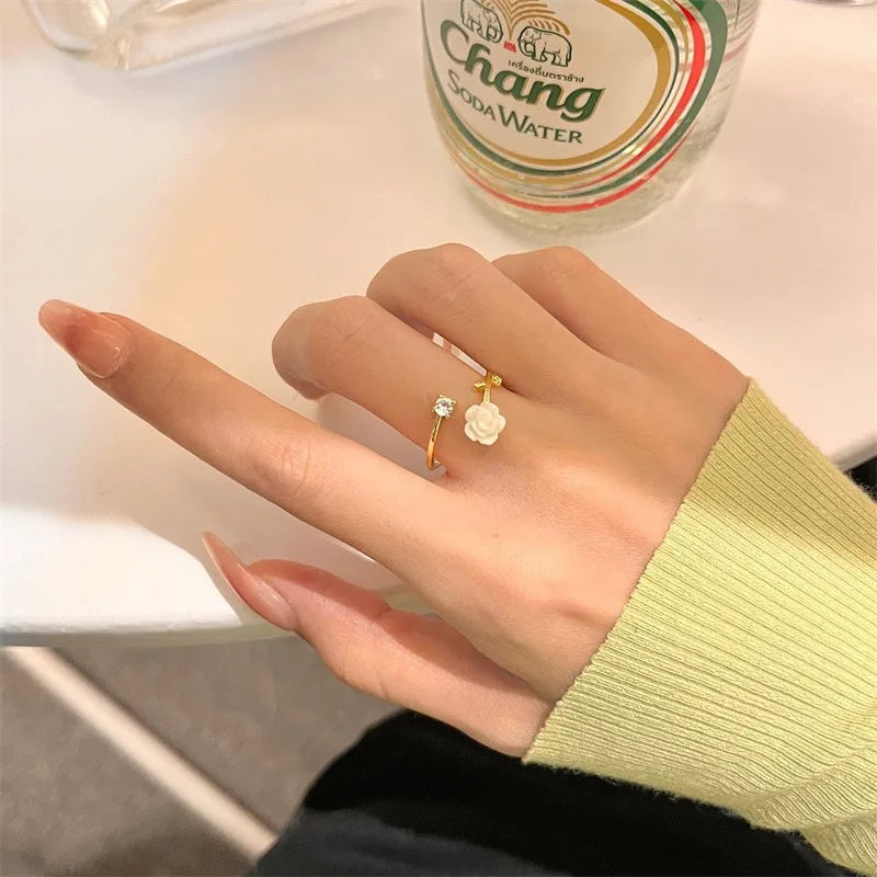Dainty Floral Shine Ring